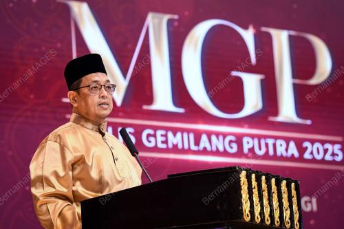 DATUK DR AHMAD FARHAN MOHD SADULLAH