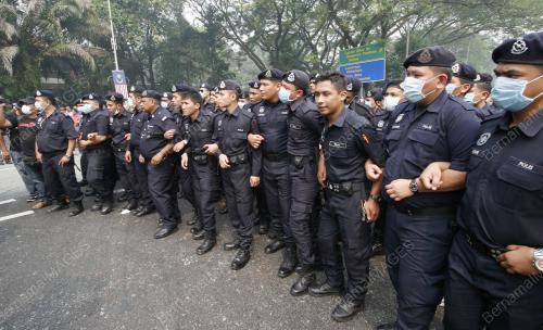 KL43_24062013_BANTAH