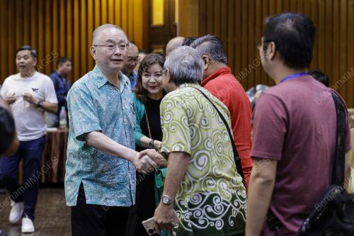 DATUK SERI DR WEE KA SIONG