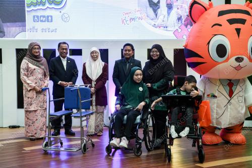 DATUK SERI DR WAN AZIZAH WAN ISMAIL