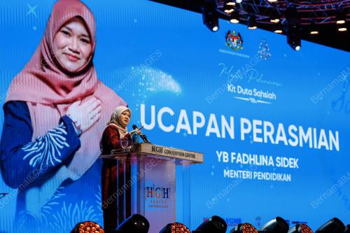 FADHLINA SIDEK