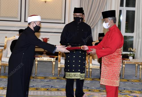 AL SULTAN ABDULLAH RIAYATUDDIN AL MUSTAFA BILLAH SHAH