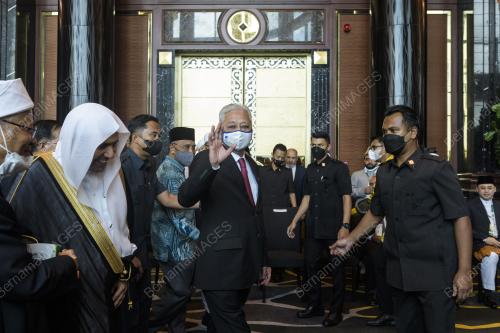 DATUK SERI ISMAIL SABRI YAAKOB