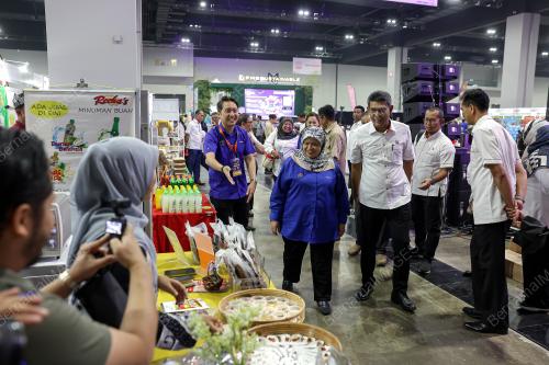 DATUK RUBIAH WANG