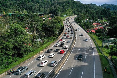 ALIRAN TRAFIK MENGHALA PUSAT BANDAR