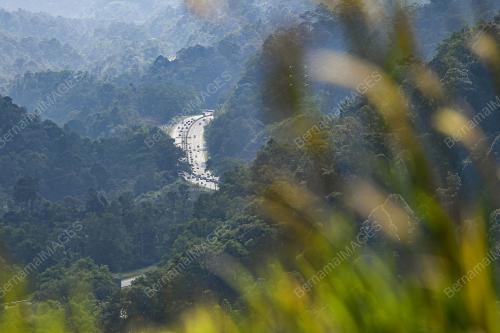 TINJAUAN ALIRAN TRAFIK LEBUHRAYA KL-KARAK