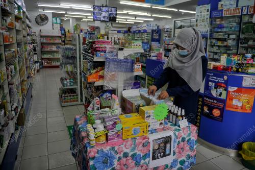 MEMPERKASAKAN SEKTOR KESIHATAN DAN PELANCONGAN NEGARA