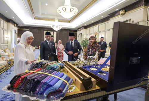 AL-SULTAN ABDULLAH RI'AYATUDDIN AL-MUSTAFA BILLAH SHAH