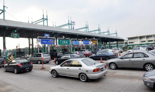 PLAZA TOL GOMBAK