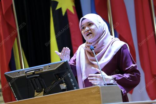 FADHLINA SIDEK