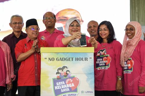 KL44_04112017_HARI_BN201711020158