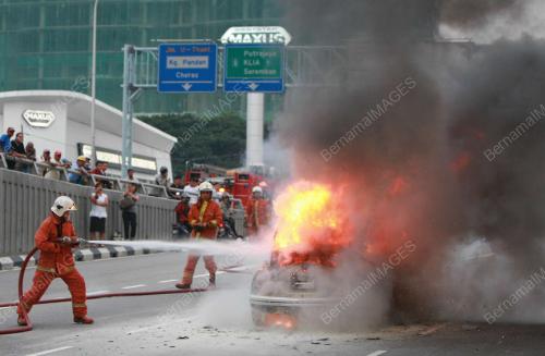 KERETA TERBAKAR