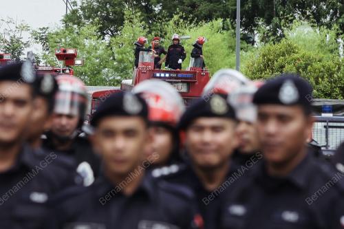 KL44_05112016_BAJU_MERAH