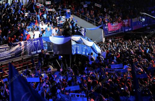 KL44_06042013_BN_MANISFESTO