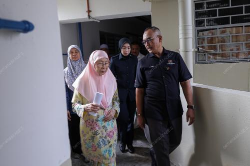 DATUK SERI DR WAN AZIZAH WAN ISMAIL