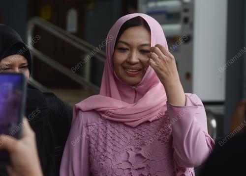 EMILIA HANAFI
