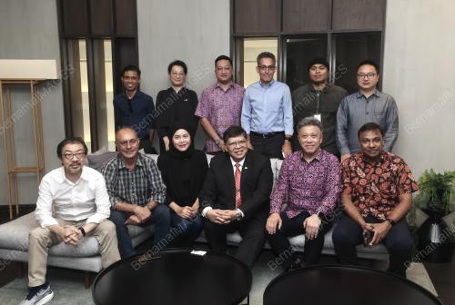 TAN SRI JOHARI ABDUL