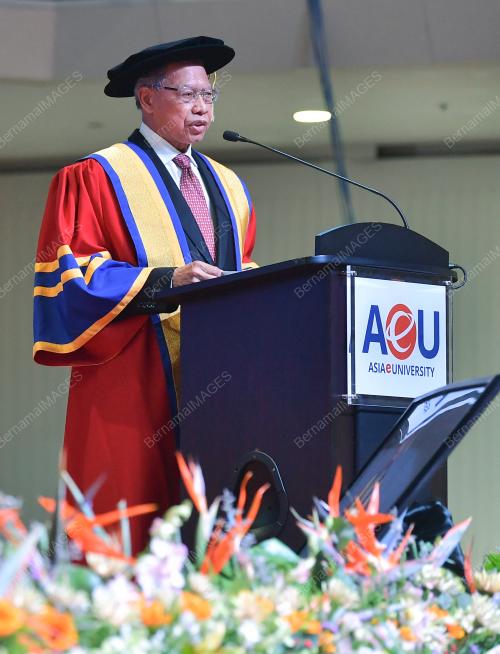 DATUK SERI MUSTAPA MOHAMED