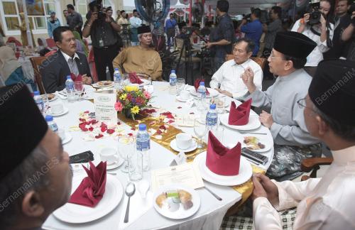 DR RAIS YATIM