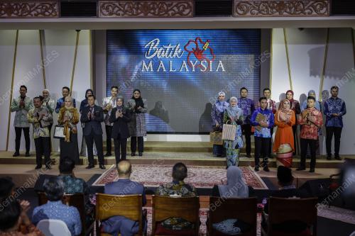 KEMPEN ˜INI BATIK MALAYSIA'