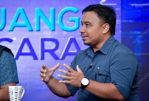 AHMAD ISKANDAR KAMARUZAMAN