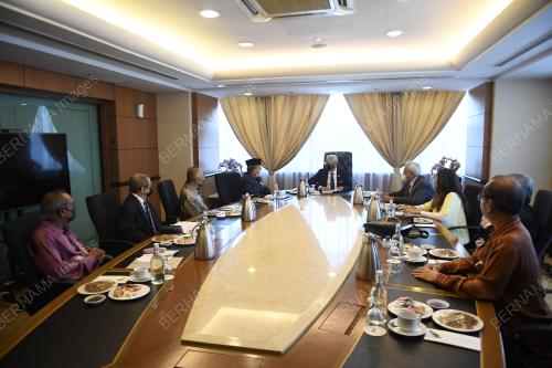 DATUK SERI ISMAIL SABRI YAAKOB