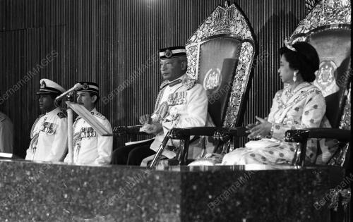 KL44_11032015_AGONG_RASMI