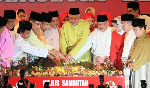 MOHD NAJIB TUN ABDUL RAZAK
