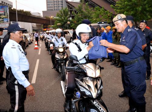 KL44_11082012_POLIS_BERBUKA