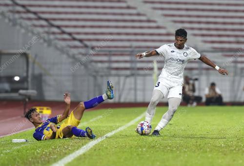 PDRM FC LAWAN MALAYSIAN UNIVERSITY
