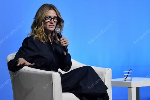 JULIA ROBERTS