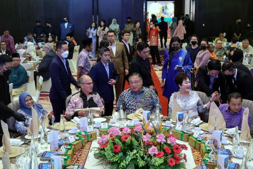 DATUK SERI TIONG KING SING