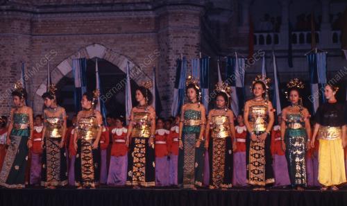 HARI KEPUTERAAN AGONG