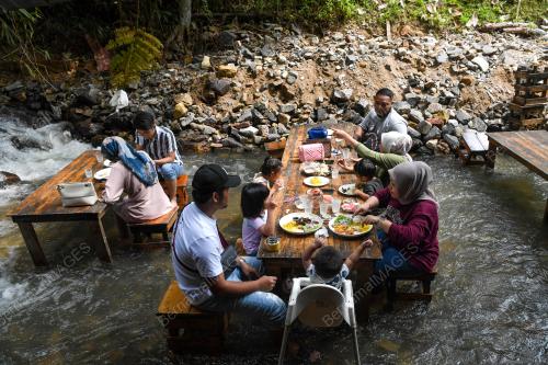 CUTI HUJUNG MINGGU