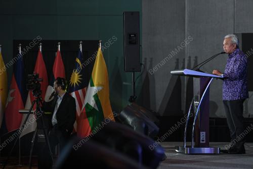 DATUK SERI AMRAN MOHAMED ZIN