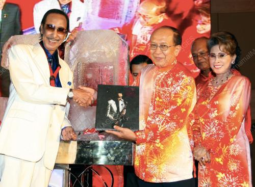DATUK SERI DR RAIS YATIM