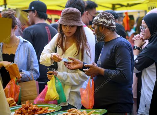 PENGEMIS WARGA ASING DI BAZAR RAMADAN