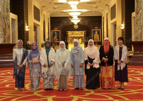 TUNKU AZIZAH AMINAH MAIMUNAH ISKANDARIAH