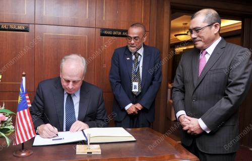KL44_19112013_PARLIMEN