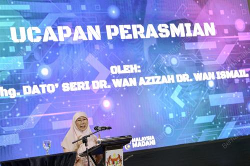 DATUK SERI DR WAN AZIZAH WAN ISMAIL