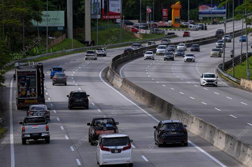 TINJAUAN ALIRAN TRAFIK TOL GOMBAK