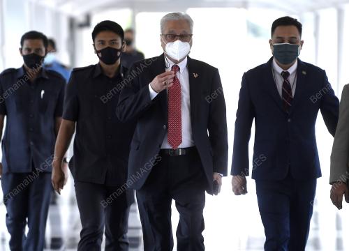 DATUK SERI ISMAIL SABRI YAAKOB