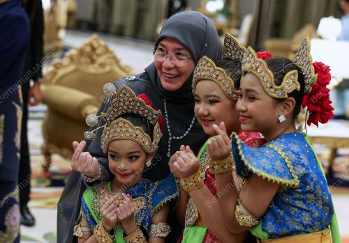 TUNKU HAJAH AZIZAH AMINAH MAIMUNAH ISKANDARIAH