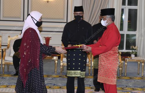 AL SULTAN ABDULLAH RIAYATUDDIN AL MUSTAFA BILLAH SHAH