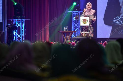 FADLINA SIDEK