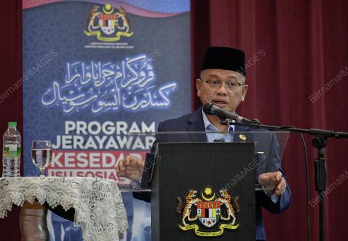 DATUK DR MOHD NA'IM MOKHTAR
