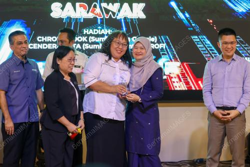FADHLINA SIDEK