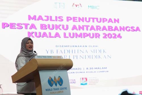 FADHLINA SIDEK
