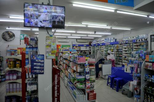 MEMPERKASAKAN SEKTOR KESIHATAN DAN PELANCONGAN NEGARA