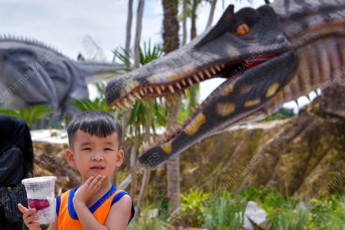 TAMAN TEMA DINOSOUR TERBESAR DI MALAYSIA